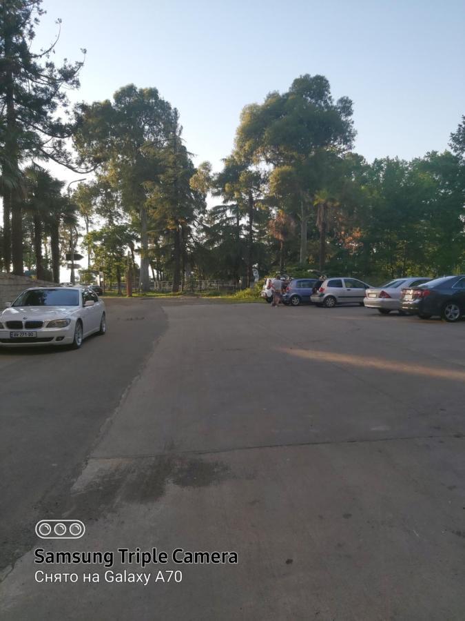 Квартира У Моря С Двумя Балконами Batumi Exterior foto